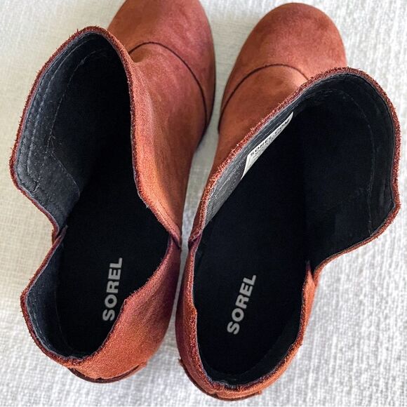 Sorel cut out ankle boots. - Picture 8 of 12